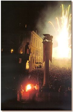 Fuochi D'Artificio in Piazza Maggiore